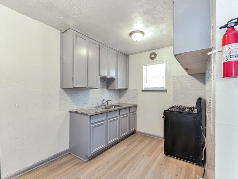 More Photos Of 2811 Broad St, Houston Apartments For Sale