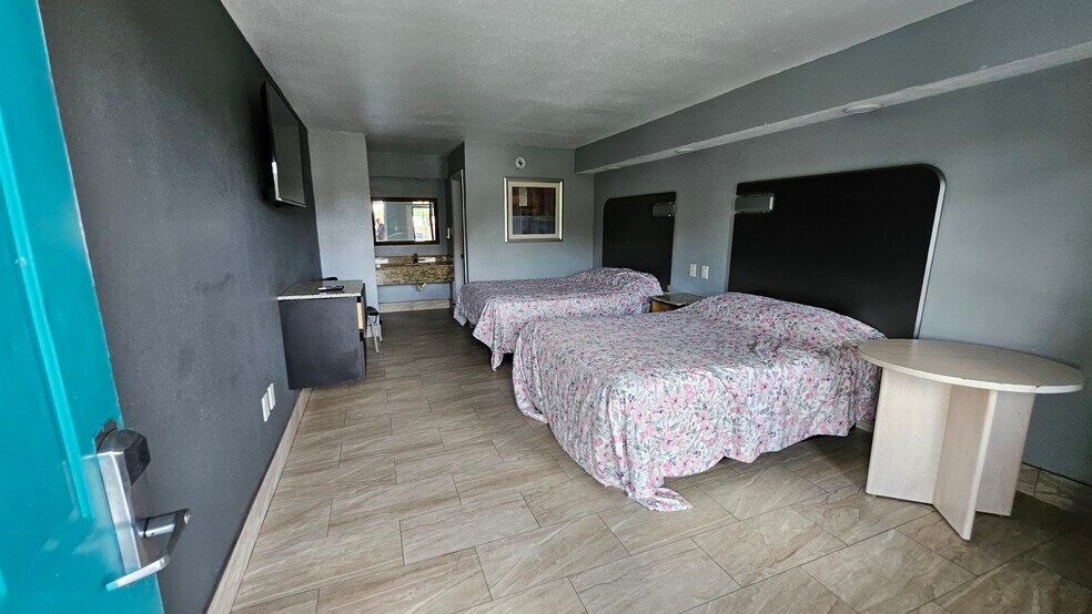 More Photos Of 670 E Vine St, Kissimmee Hotel For Sale