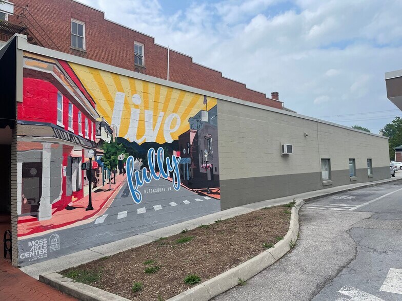 More Photos Of 208 N Main St, Blacksburg General Retail For Sale