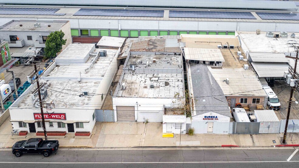 More Photos Of 6835 Tujunga Ave, North Hollywood Warehouse For Sale