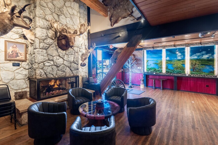 More Photos Of 117 Pine St, Pinedale Restaurant For Sale