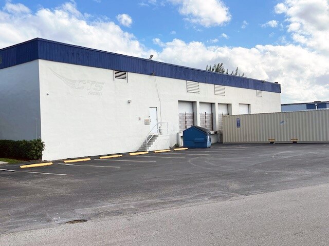 More Photos Of 3318 SW 2nd Ave, Fort Lauderdale Warehouse For Lease