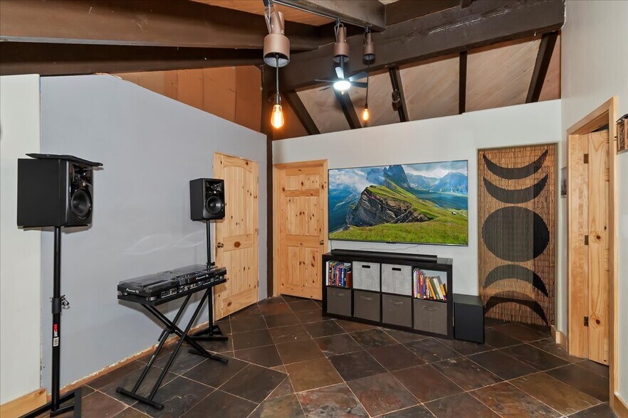 More Photos Of 40716 Village Dr, Big Bear Lake Freestanding For Sale