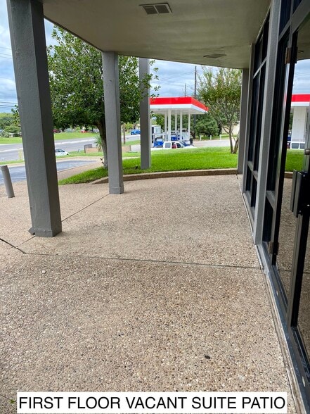 More Photos Of 907 Ranch Road 620 S, Austin Office Residential For Lease