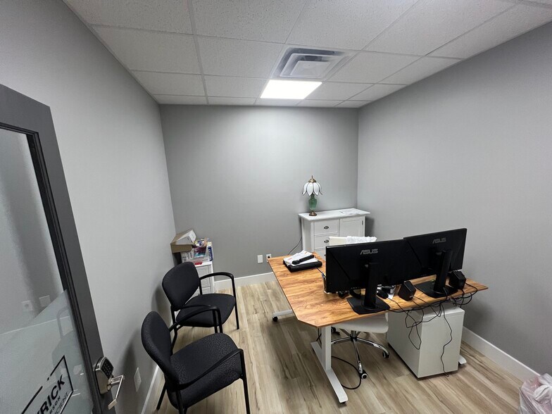More Photos Of 2701 Main St, Hurricane Coworking Space