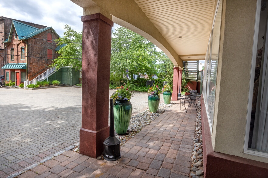 More Photos Of 32 Bridge St, Lambertville Hotel For Lease
