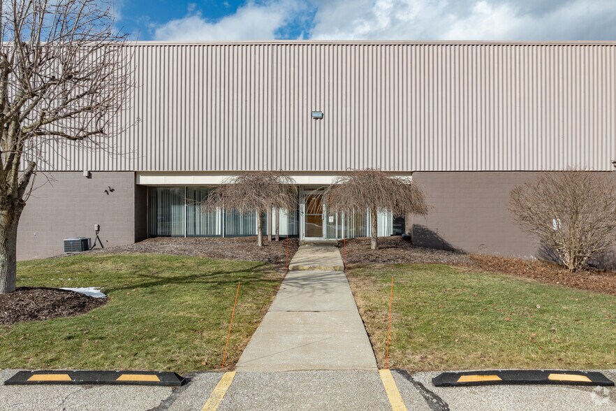 More Photos Of 7640 Hub Pky, Valley View Warehouse For Sale