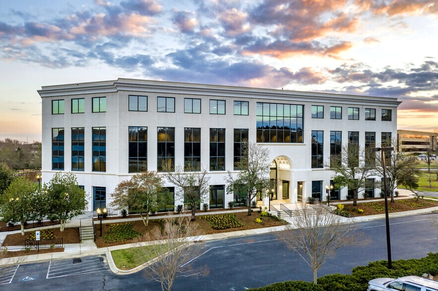 More Photos Of 9144 Arrowpoint Blvd, Charlotte Office For Lease