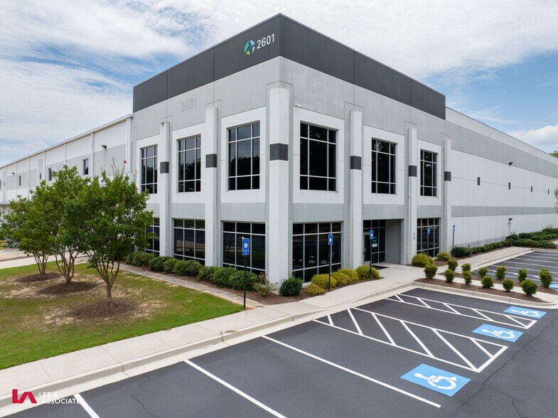More Photos Of 2601 Skyview Dr, Lithia Springs Distribution For Lease