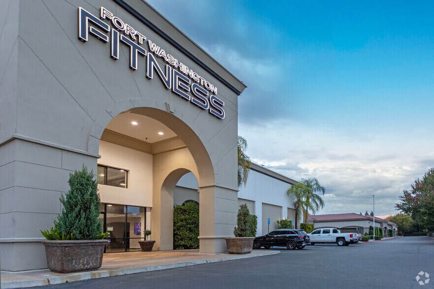 More Photos Of 9471 N Fort Washington Rd, Fresno General Retail For Sale