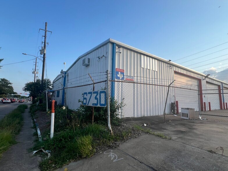 More Photos Of 6730 Wilcrest Dr, Houston Auto Repair For Lease