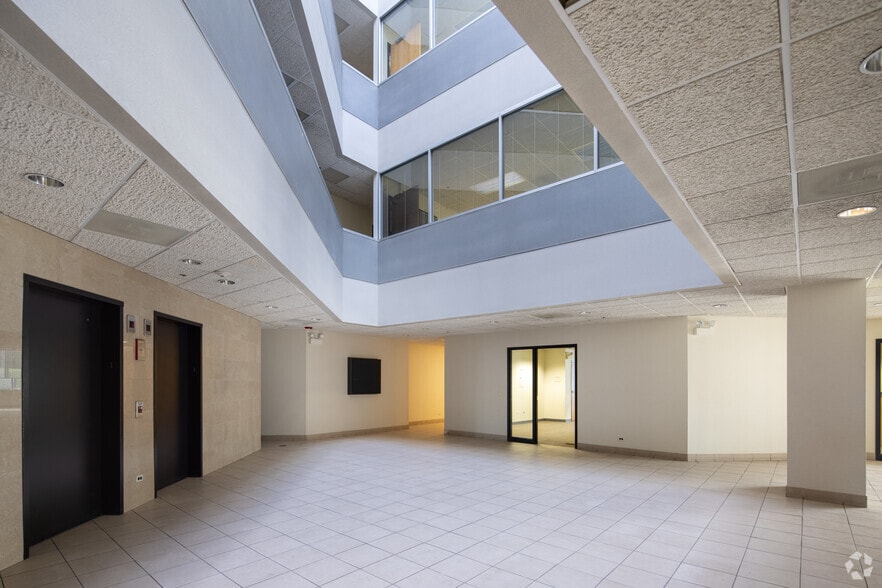 More Photos Of 1301 Basswood Rd, Schaumburg Office For Sale