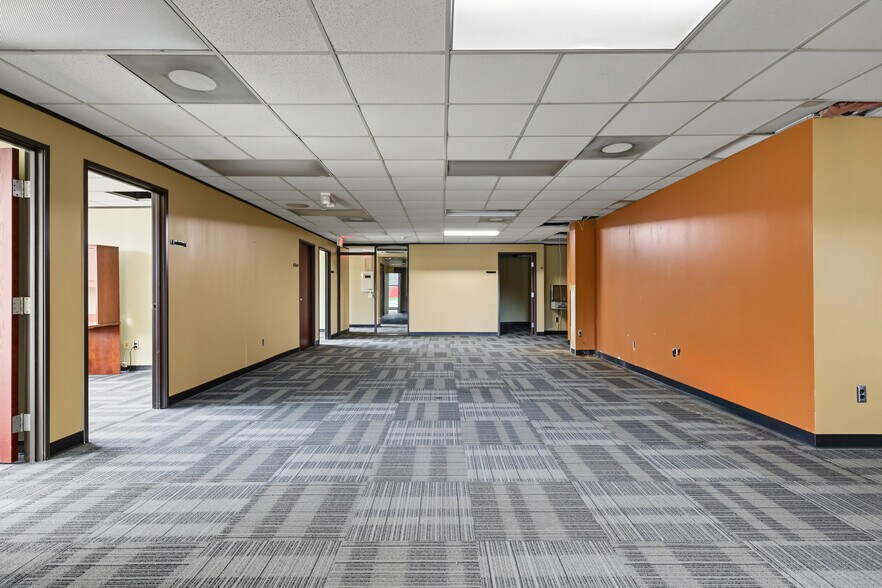 More Photos Of 15201 Mercantile Dr, Dearborn Light Manufacturing For Sale