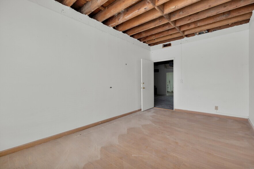 More Photos Of 2951-2953 Lincoln Blvd, Santa Monica Loft Creative Space For Sale