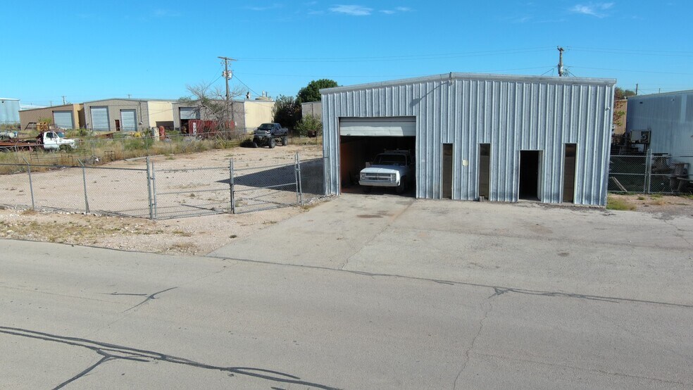 Primary Photo Of 1609 E Taylor Ave, Midland Warehouse For Lease
