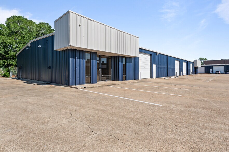More Photos Of 1500 Brittmoore Rd, Houston Warehouse For Lease