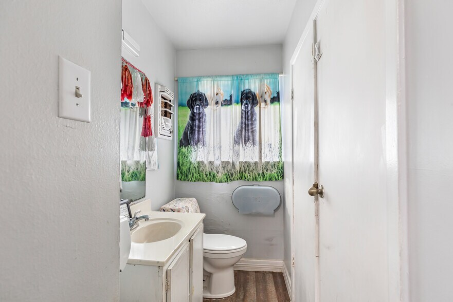 More Photos Of 827 Casey St, Channelview Flex For Sale