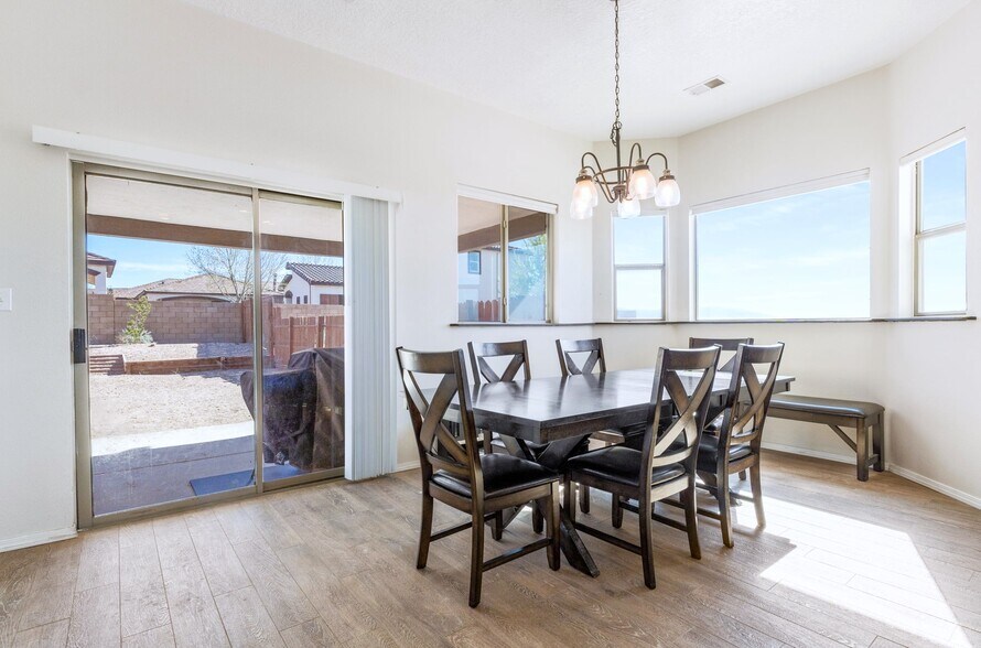 More Photos Of 200 Aldaba Cir NE, Rio Rancho Flex For Sale