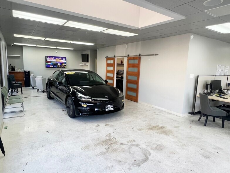 More Photos Of 3219 Auto Plaza, Richmond Office For Lease