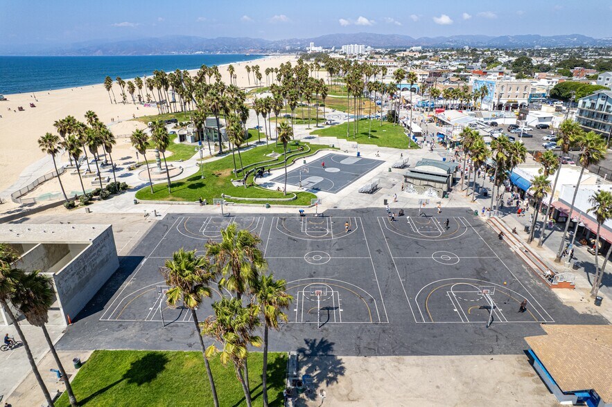 More Photos Of 1908-1910 Pacific Ave, Venice Apartments For Sale