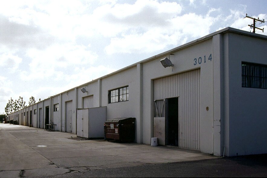 More Photos Of 3014 S Halladay St, Santa Ana Warehouse For Lease