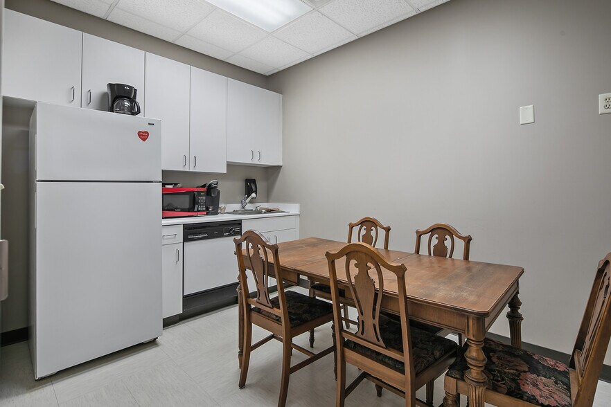 More Photos Of 303-305 Tilghman Dr, Dunn Medical For Sale