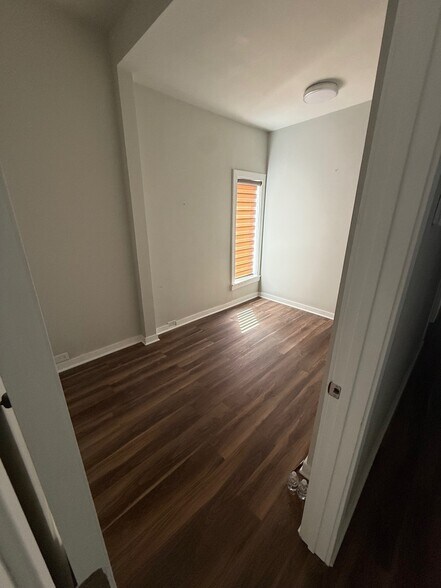 More Photos Of 3614 N Ashland Ave, Chicago Storefront Retail Residential For Lease