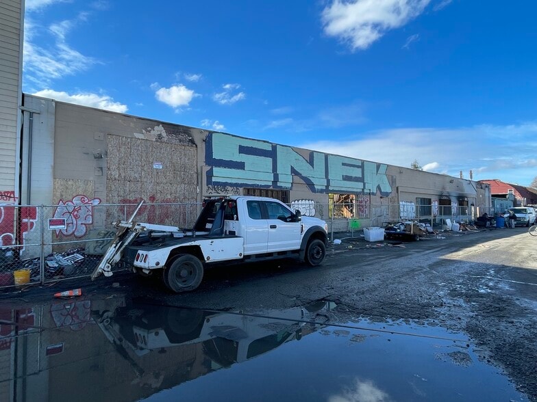 More Photos Of 5309-5321 E 8th St, Oakland Warehouse For Sale