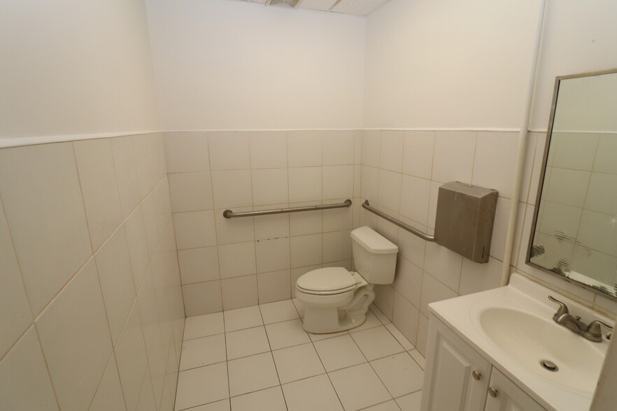 More Photos Of 6731-6755 Sunset Strip, Sunrise Unknown For Lease