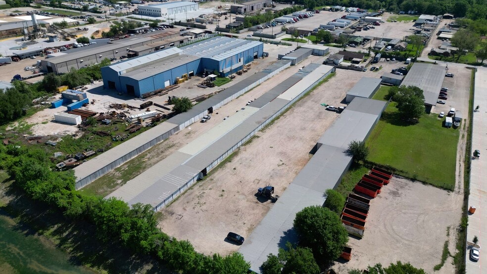 More Photos Of 7603 Wright Rd, Houston Self Storage For Sale