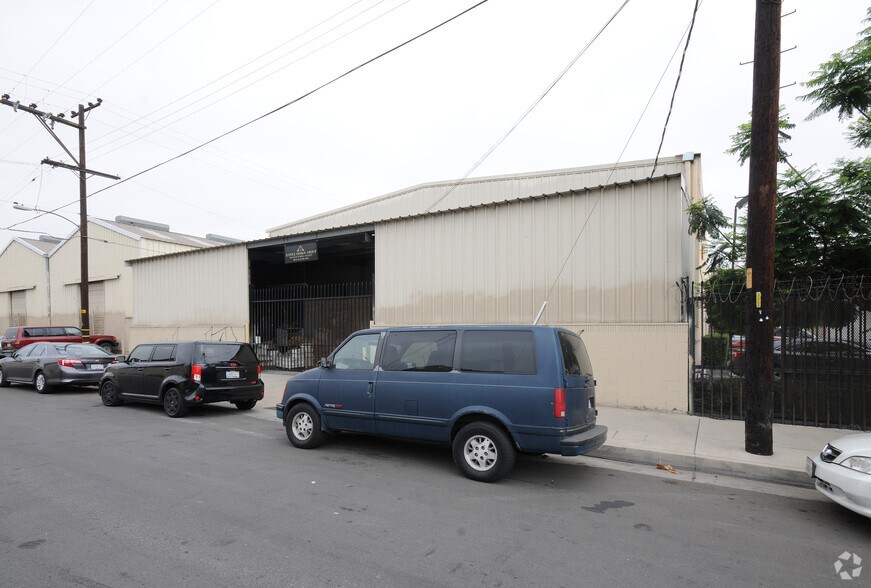 More Photos Of 2300-2320 N Alameda St, Compton Warehouse For Lease