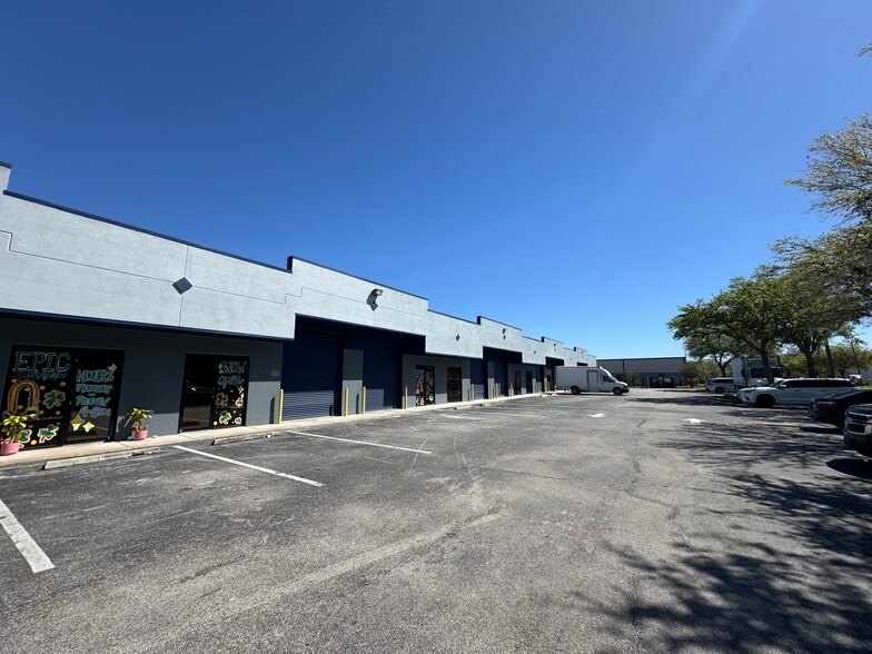 More Photos Of 1424 Hamlin Ave, Saint Cloud Warehouse For Lease