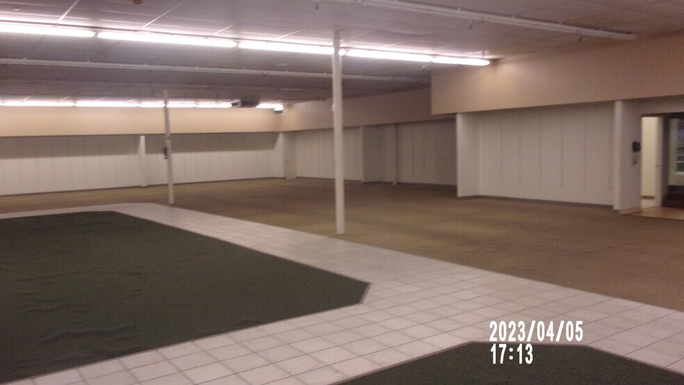 More Photos Of 1656 Martin Luther King Jr Blvd, Greenville Department Store For Lease