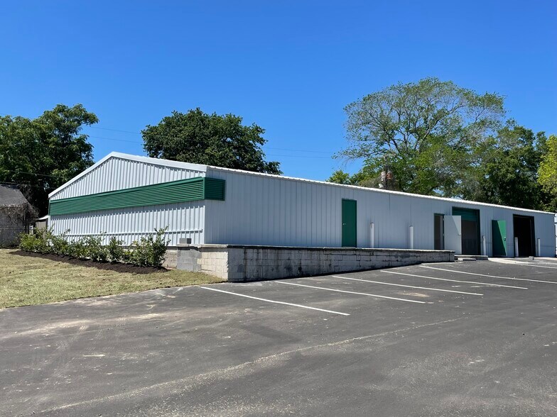 More Photos Of 2140 Beaufort Ave, North Charleston Light Distribution For Lease