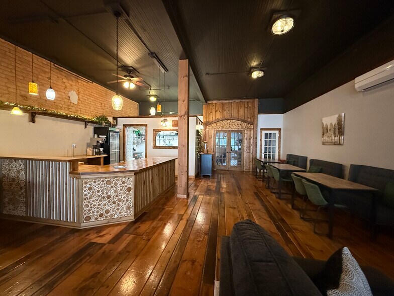 More Photos Of 132 S Main St, Woodruff Storefront Retail Office For Sale