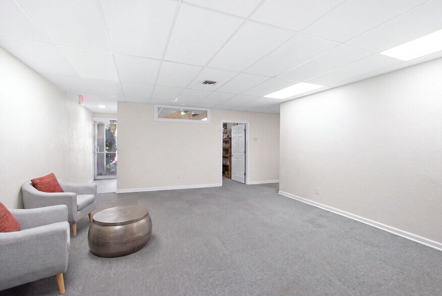 More Photos Of 7132 Main St, Kansas City Office Residential For Sale