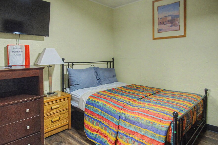 More Photos Of 801 W Broadway Ave, Bloomfield Hotel For Sale