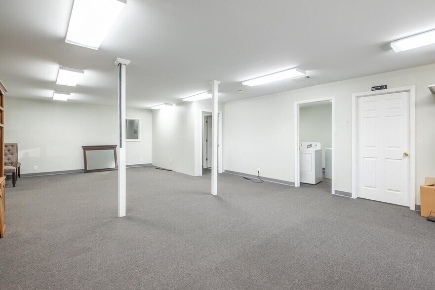 More Photos Of 208 Conway Dr, Columbus Showroom For Sale