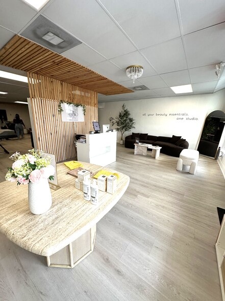 More Photos Of 9705 S Dixie Hwy, Pinecrest Office For Lease