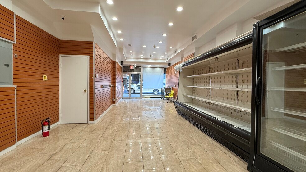 More Photos Of 5127 43rd Ave, Woodside General Retail For Lease