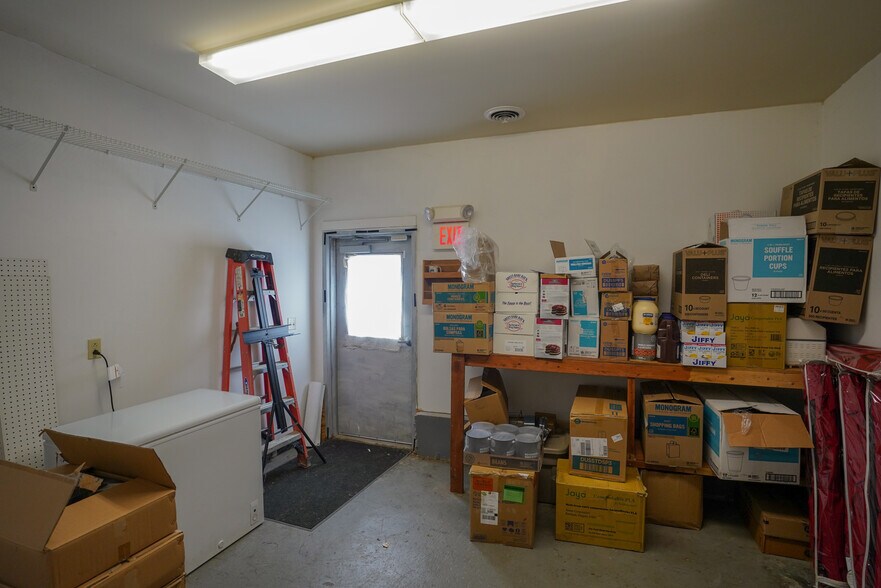 More Photos Of 286 Old Route 15, Cambridge Showroom For Lease
