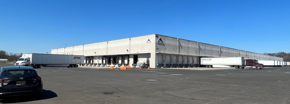 Primary Photo Of 42 Runway Rd, Levittown Warehouse For Lease