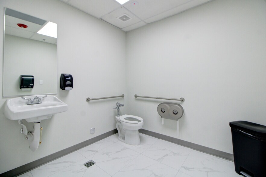 More Photos Of 304 N Krome Ave, Homestead Medical For Lease