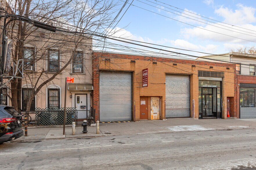 Primary Photo Of 3906 Crescent St, Long Island City Warehouse For Lease
