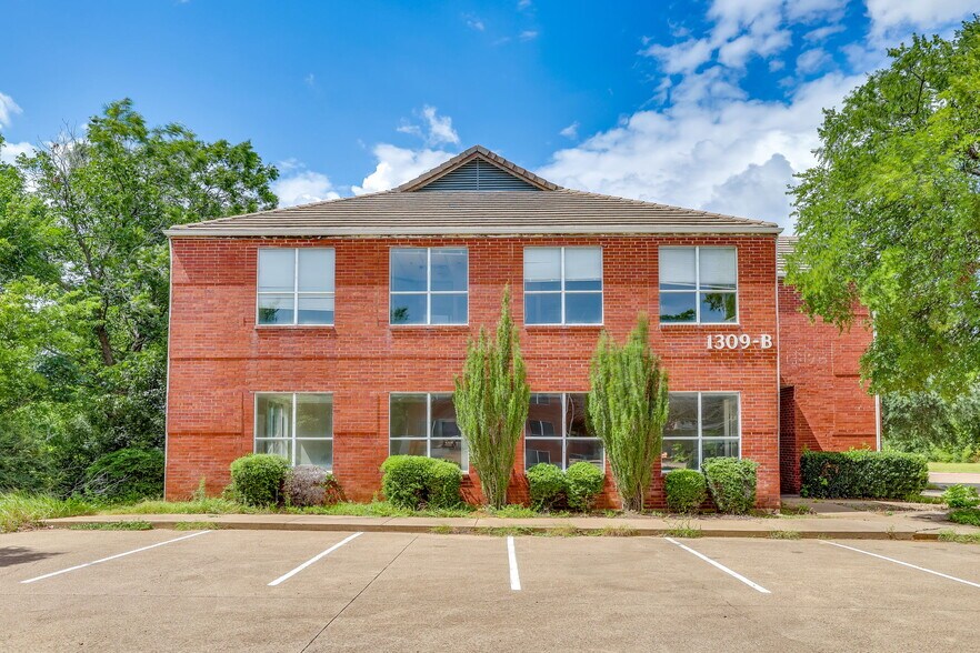 Primary Photo Of 1309 B W Abram St, Arlington Office For Sale