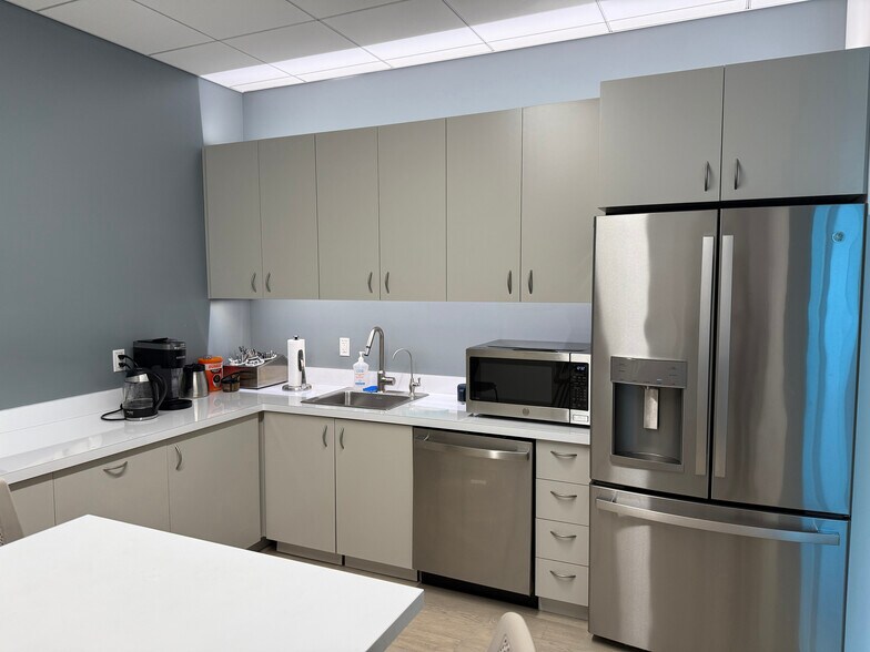 More Photos Of 75 Portsmouth Blvd, Portsmouth Office For Lease