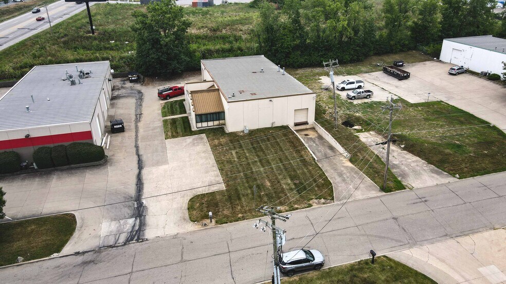 More Photos Of 9026 Sutton Pl, Hamilton Manufacturing For Sale