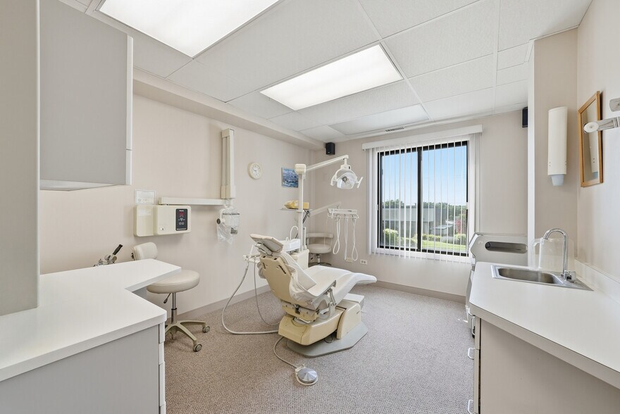 More Photos Of 8265 S Archer Ave, Willow Springs Medical For Lease