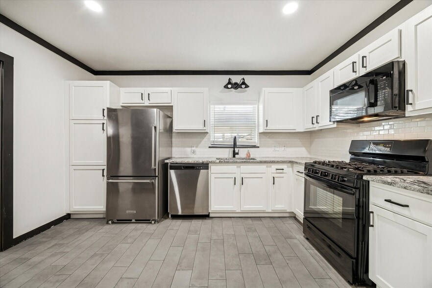 More Photos Of 5235 E 5th St, Katy Flex For Sale