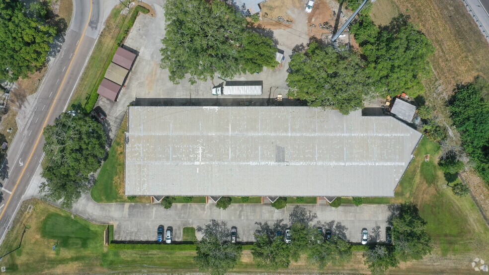 More Photos Of 16011 Nebraska Ave N, Lutz Distribution For Lease